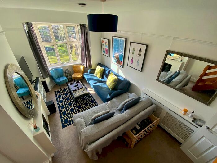 3 Bedroom Flat To Rent In Lauriston Road, Wimbledon Village, SW19