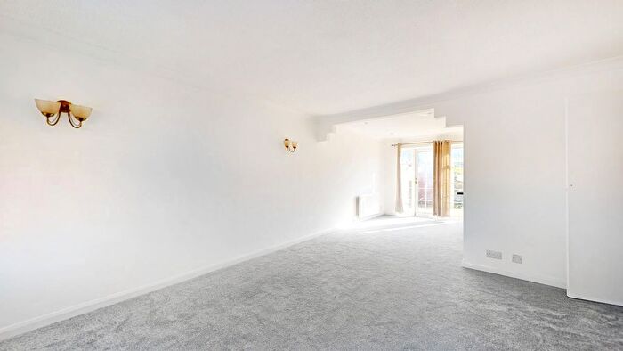 3 Bedroom Property To Rent In Burlington Close, Orpington, BR6