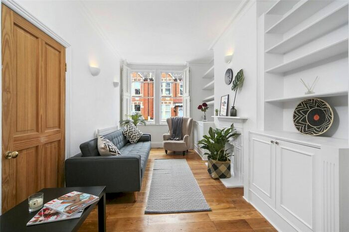 3 Bedroom Detached House To Rent In Thorpebank Road, London, W12