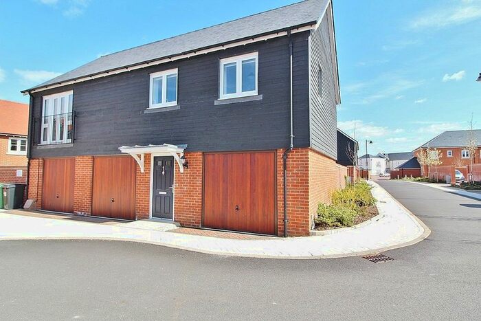 2 Bedroom Flat To Rent In Carey Lane, Waterlooville, PO7