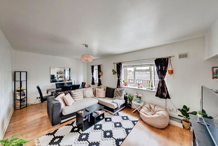 2 Bedroom Flat For Sale In Milner Road, London, E15