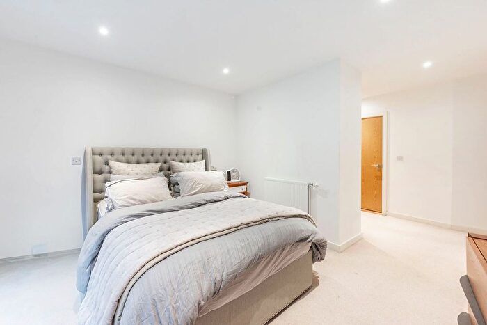 3 Bedroom Flat For Sale In Stanmore Place, Stanmore, HA7