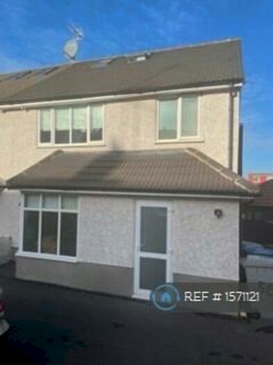 Studio To Rent In Paddock Road, London, NW2