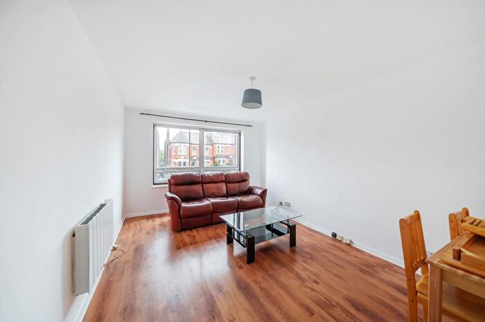 2 Bedroom Flat To Rent In Windsor Road, Finchley, N3