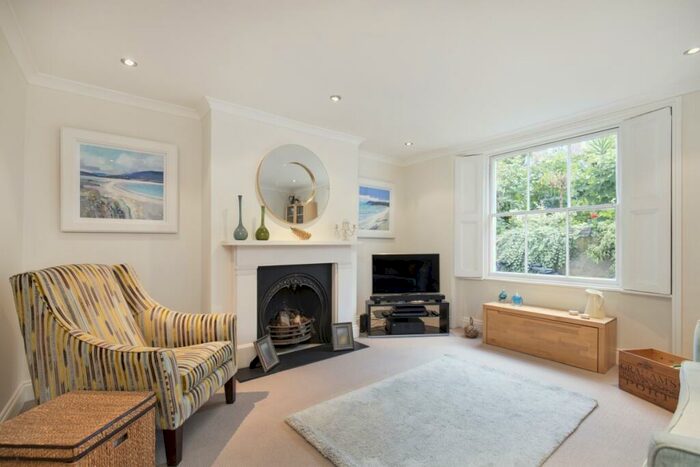 3 Bedroom Apartment To Rent In Elizabeth Avenue, London, N1