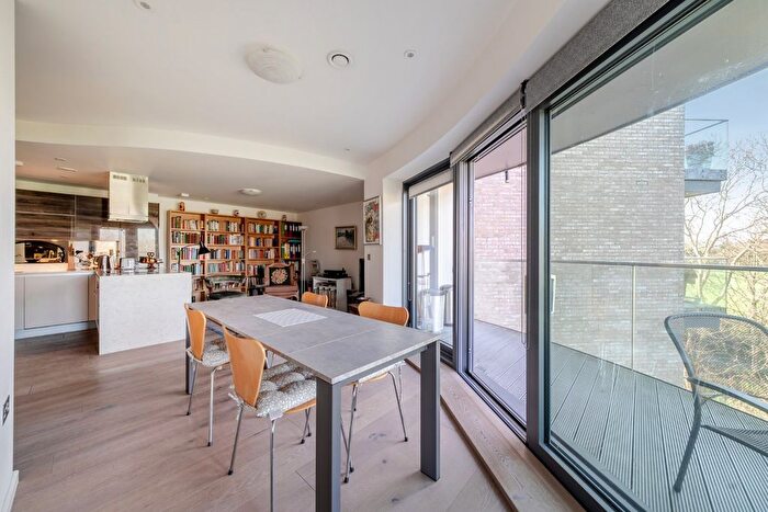 3 Bedroom Flat For Sale In Lower Richmond Road, Putney, London, SW15