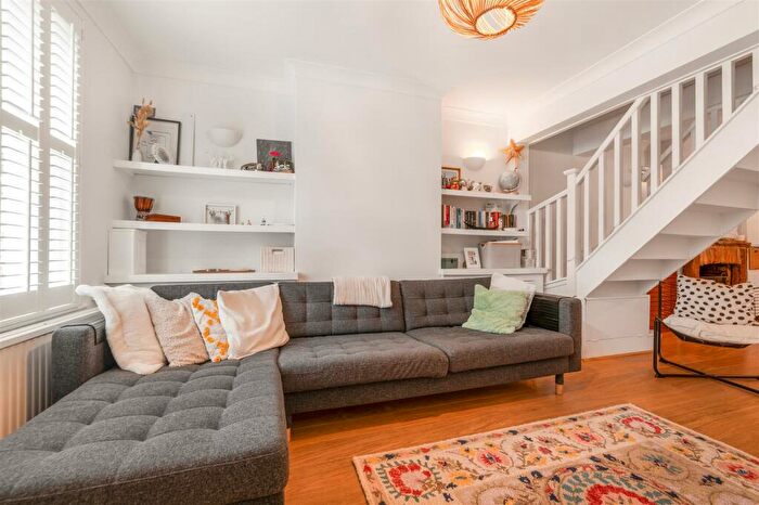 2 Bedroom End Of Terrace House For Sale In Elm Road, Windsor, SL4