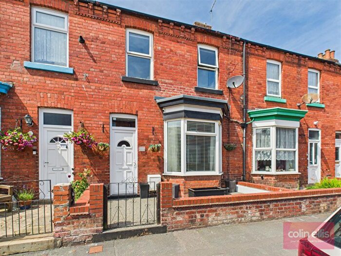 2 Bedroom Terraced House For Sale In Milton Avenue, Scarborough, YO12