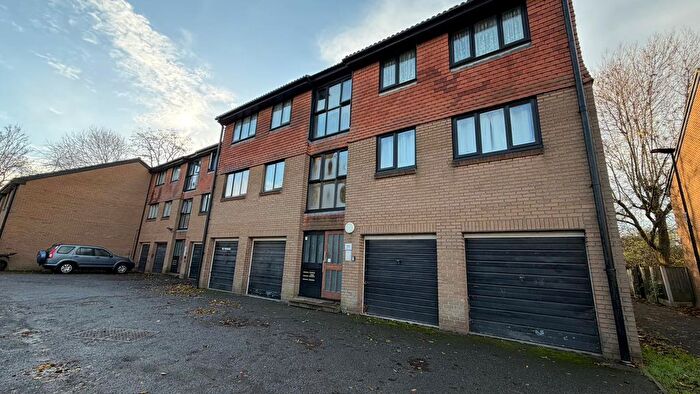 2 Bedroom Flat To Rent In York Close, London, E6