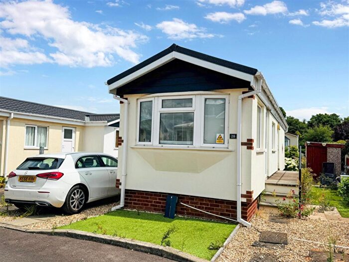 2 Bedroom Park Home For Sale In Oak Avenue, Radcliffe-On-Trent, Nottingham, NG12