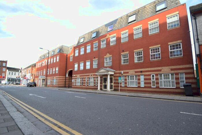 2 Bedroom Flat To Rent In Langham House East, Mill Street, Luton, Bedfordshire, LU1