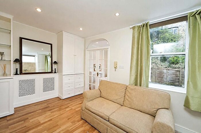 1 Bedroom Flat To Rent In Bell Street, Marylebone, London, NW1