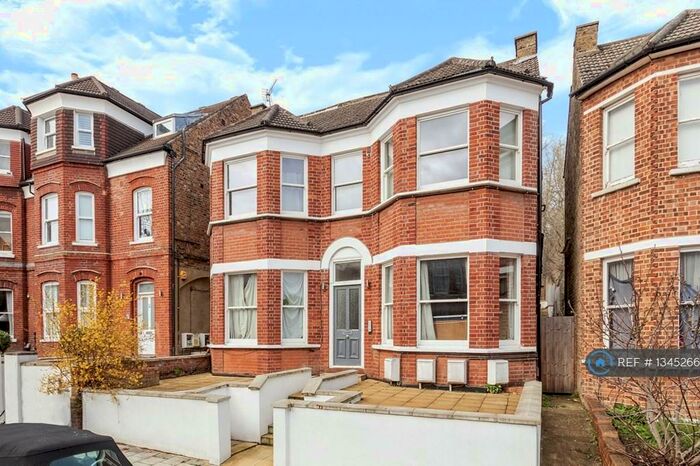 3 Bedroom Flat To Rent In Thornlaw Road, London, SE27