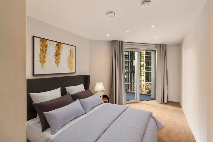1 Bedroom Apartment To Rent In Nine Elms Lane, London, SW11