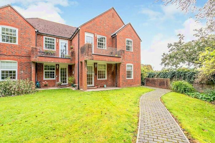 2 Bedroom Flat To Rent In Brockhampton Road, Havant, Hampshire, PO9