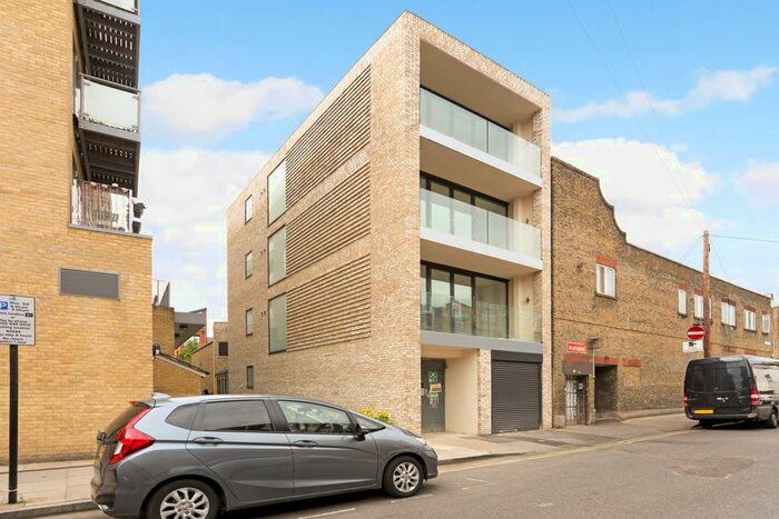 3 Bedroom Flat To Rent In Cardigan Road, London, E3