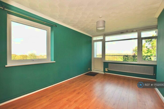 2 Bedroom Flat To Rent In Plumstead, London, SE18