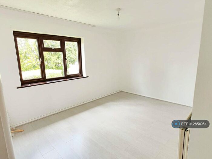 2 Bedroom Flat To Rent In Bookerhill Road, High Wycombe, HP12