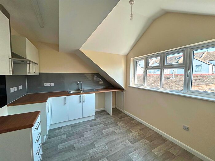 2 Bedroom Flat To Rent In High Street, Ilfracombe, EX34