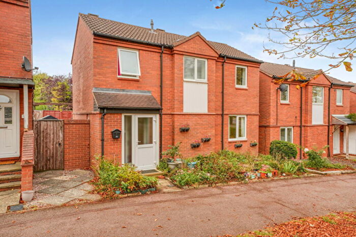 4 Bedroom Detached House For Sale In Kensington Drive, Great Holm, Milton Keynes, MK8