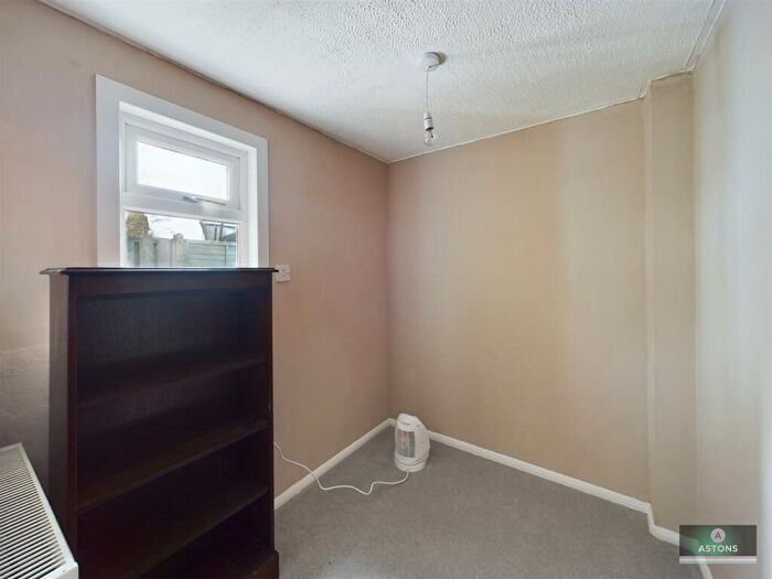 3 Bedroom Terraced House For Sale In Cuckfield Close, Bewbush, RH11