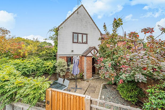1 Bedroom Semi-detached House For Sale In Burpham, Guildford, Surrey, GU4