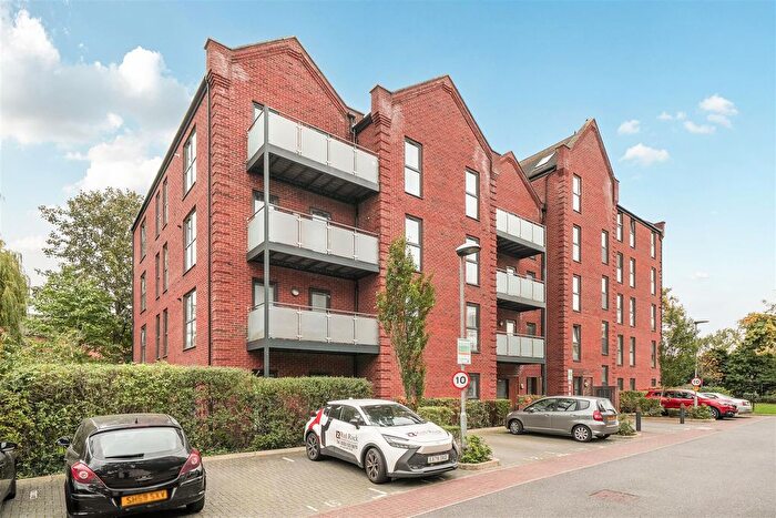 2 Bedroom Flat For Sale In Otter Way, West Drayton, UB7
