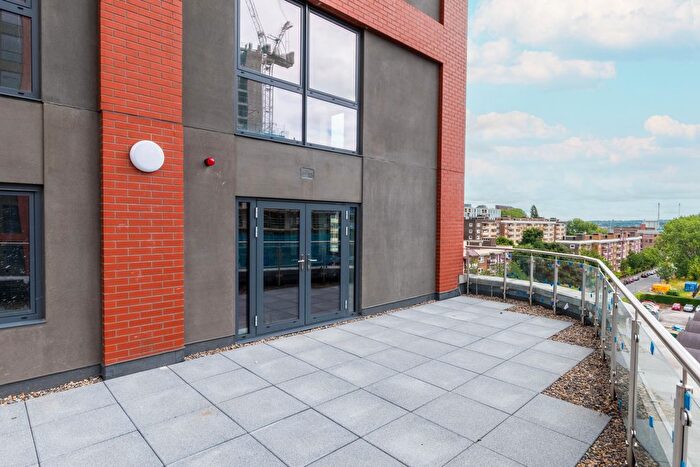 2 Bedroom Flat To Rent In Phoenix, Saxton Lane, Leeds, LS9