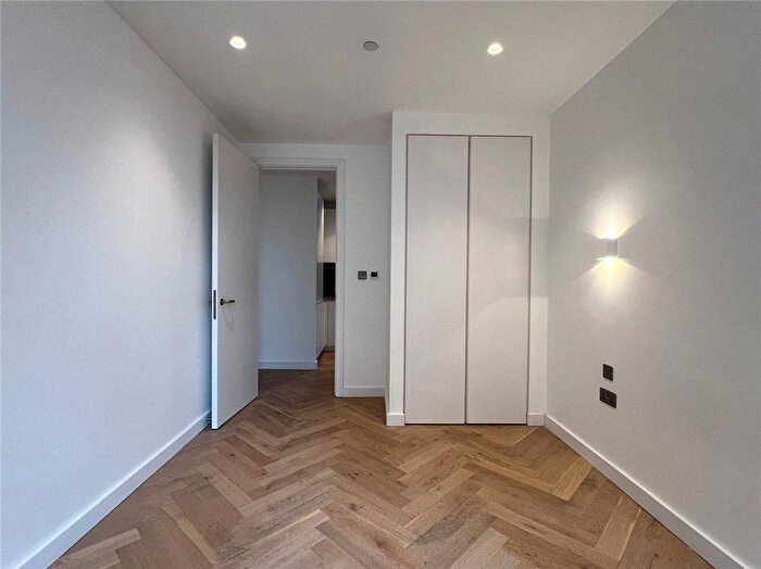 3 Bedroom Flat To Rent In Oberman Road, Dollis Hill, NW10