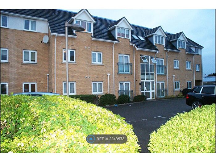 2 Bedroom Flat To Rent In Grenfell Avenue, Romford, RM12