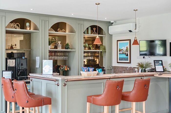 1 Bedroom Flat To Rent In Hampton, Thamesfield Village, - Wargrave Road, Henley-On-Thames, Oxfordshire, RG9