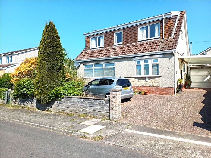 4 Bedroom Bungalow For Sale In Maple Walk, Porthcawl, CF36