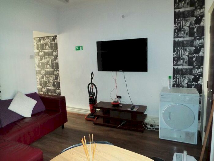 4 Bedroom Semi-Detached House To Rent In Hubert Road, Selly Oak, Birmingham, B29