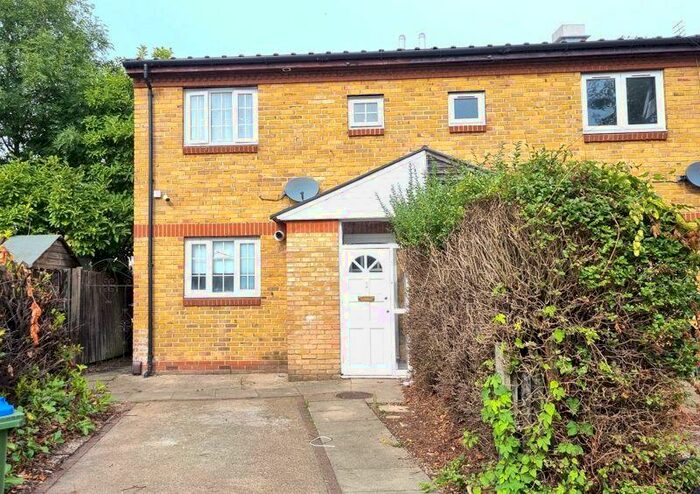 3 Bedroom End Of Terrace House To Rent In Temple Close, West Thamesmead, London, SE28