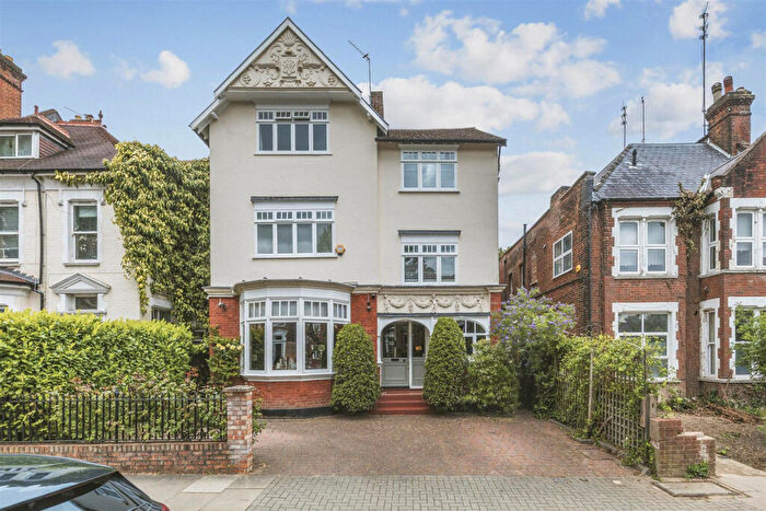 8 Bedroom Detached House For Sale In Blenheim Gardens, London, NW2