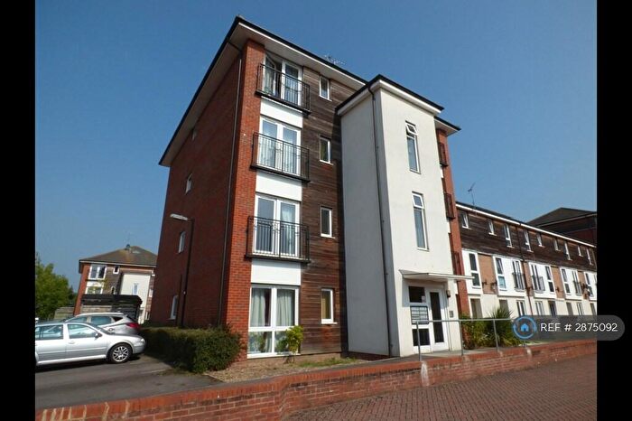 2 Bedroom Flat To Rent In Meadow Way, Reading, RG4