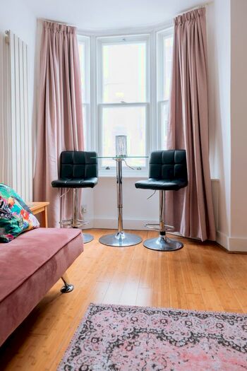 1 Bedroom Flat To Rent In Brig-B - Broad Street, Brighton, East Sussex, BN2