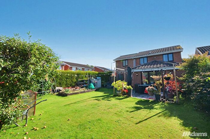4 Bedroom Detached House For Sale In Troutbeck Close, Beechwood, WA7