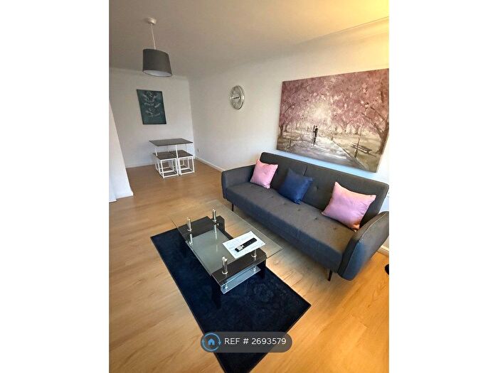 2 Bedroom Flat To Rent In Causton Square, Dagenham, RM10