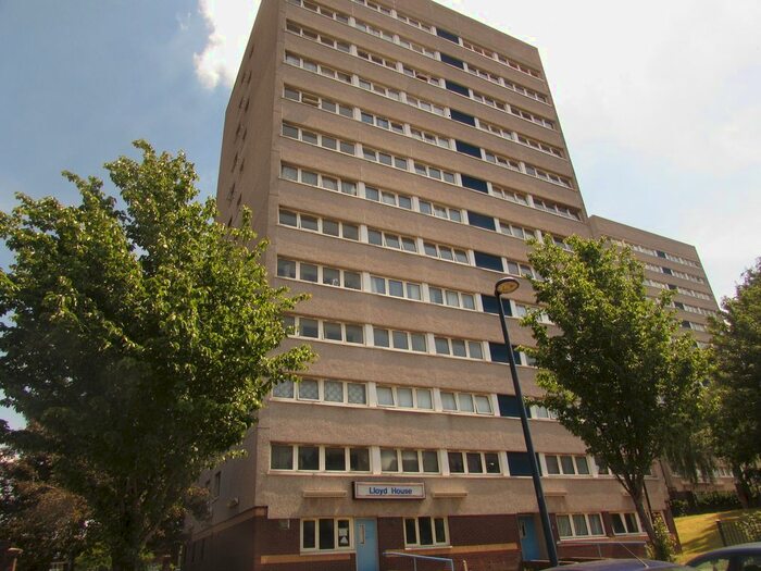 3 Bedroom Flat To Rent In Lloyd House, Newtown Drive, B19