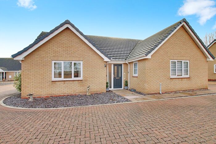 3 Bedroom Detached Bungalow For Sale In Bell Gardens, Wimblington, PE15