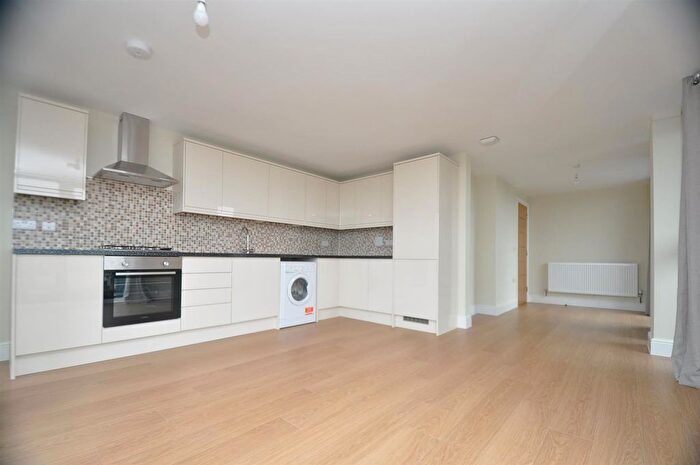 3 Bedroom Flat To Rent In (th Floor) Charter House, High Road, Ilford, IG1