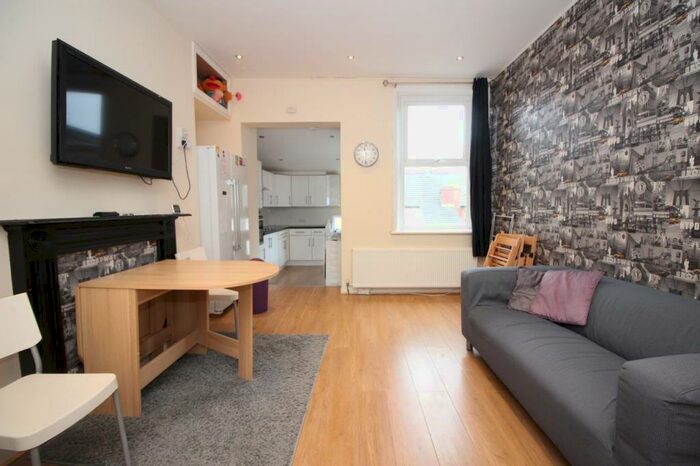 5 Bedroom Maisonette To Rent In Doncaster Road, Sandyford, Newcastle Upon Tyne, NE2