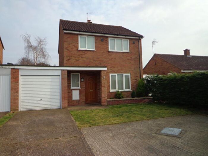 3 Bedroom Semi-Detached House To Rent In Beck Row, IP28