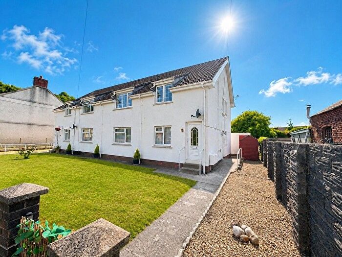 2 Bedroom Flat For Sale In Maes Yr Haf, Penclawdd, Swansea, City And County Of Swansea., SA4