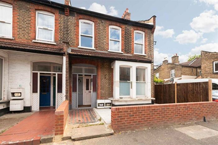 3 Bedroom Flat For Sale In Morley Road, Leyton, E10