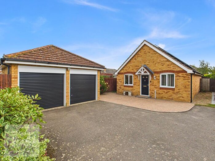 2 Bedroom Detached Bungalow For Sale In Gypsy Way, High Halstow, Rochester, ME3