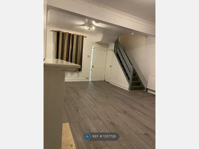 3 Bedroom Terraced House To Rent In Stanley Street, Reading, RG1