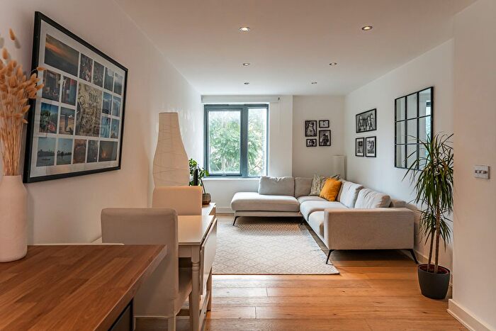 1 Bedroom Flat For Sale In Clapham Park Road, London, SW4