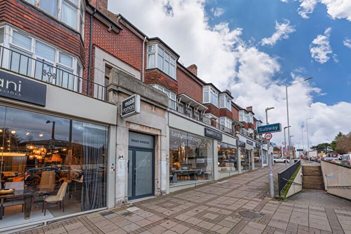 2 Bedroom Flat To Rent In Parade Mansions, London, NW4